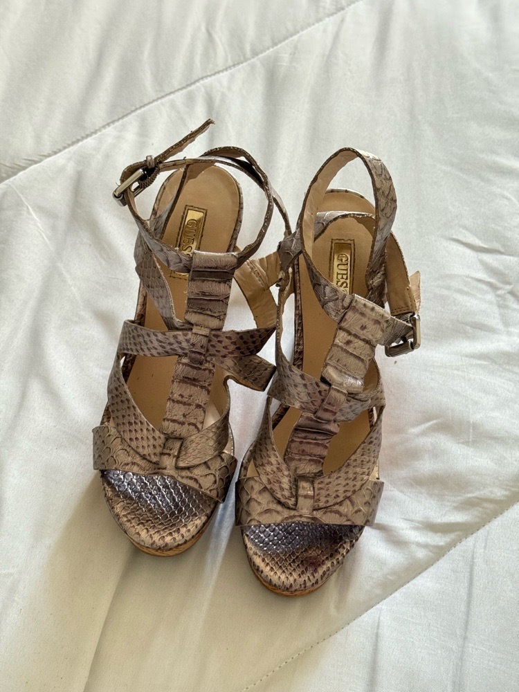Compensées guess en serpent