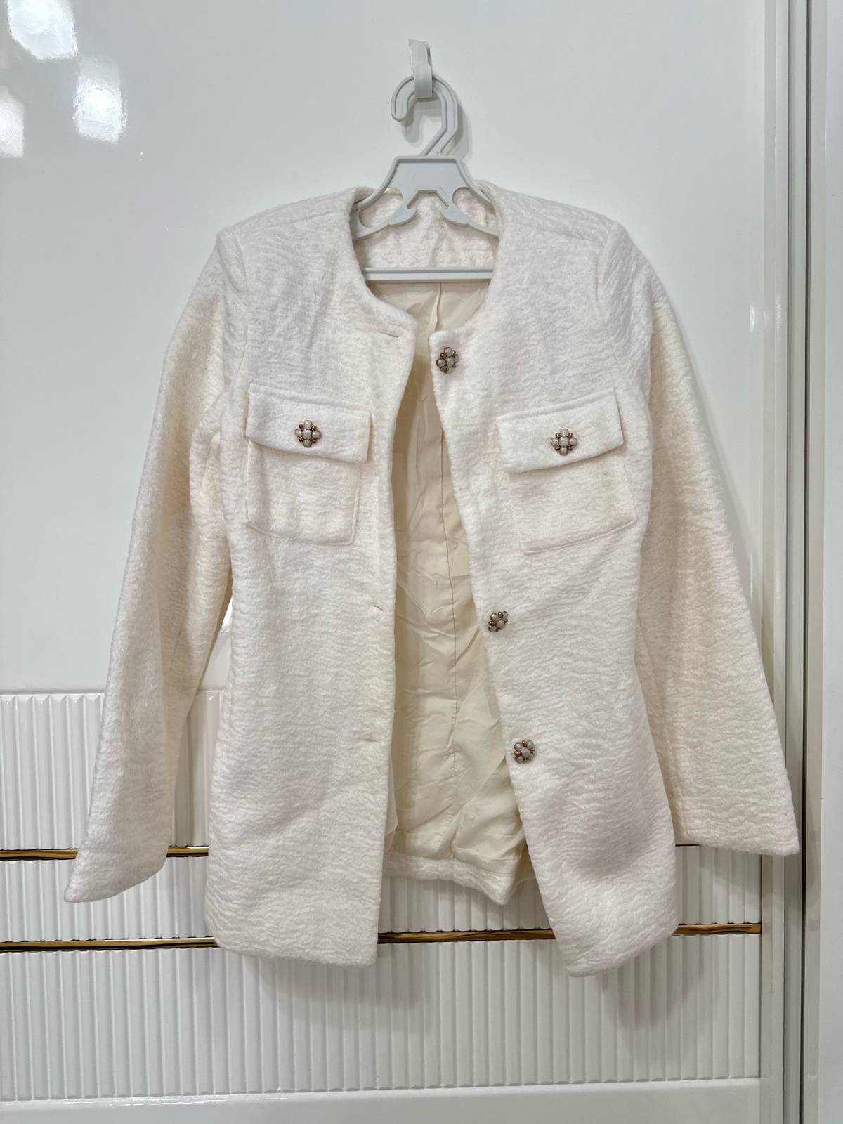 Veste en tissu bouclé blanc cassé style CHANEL 