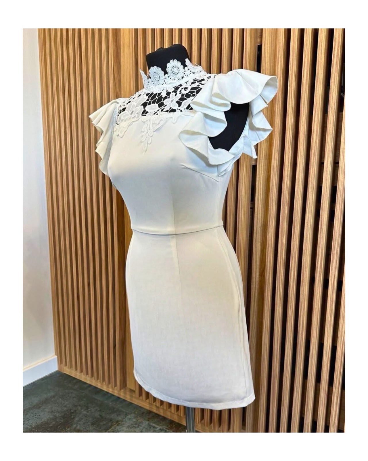 Robe dentelle florale blanche 