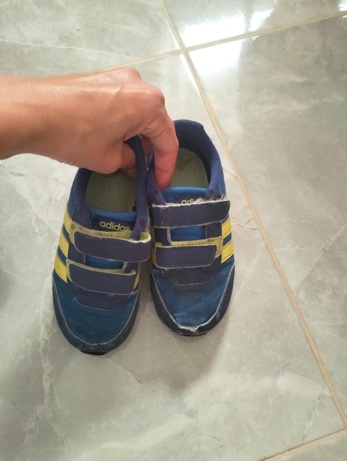 2 chaussures pour garçon 
