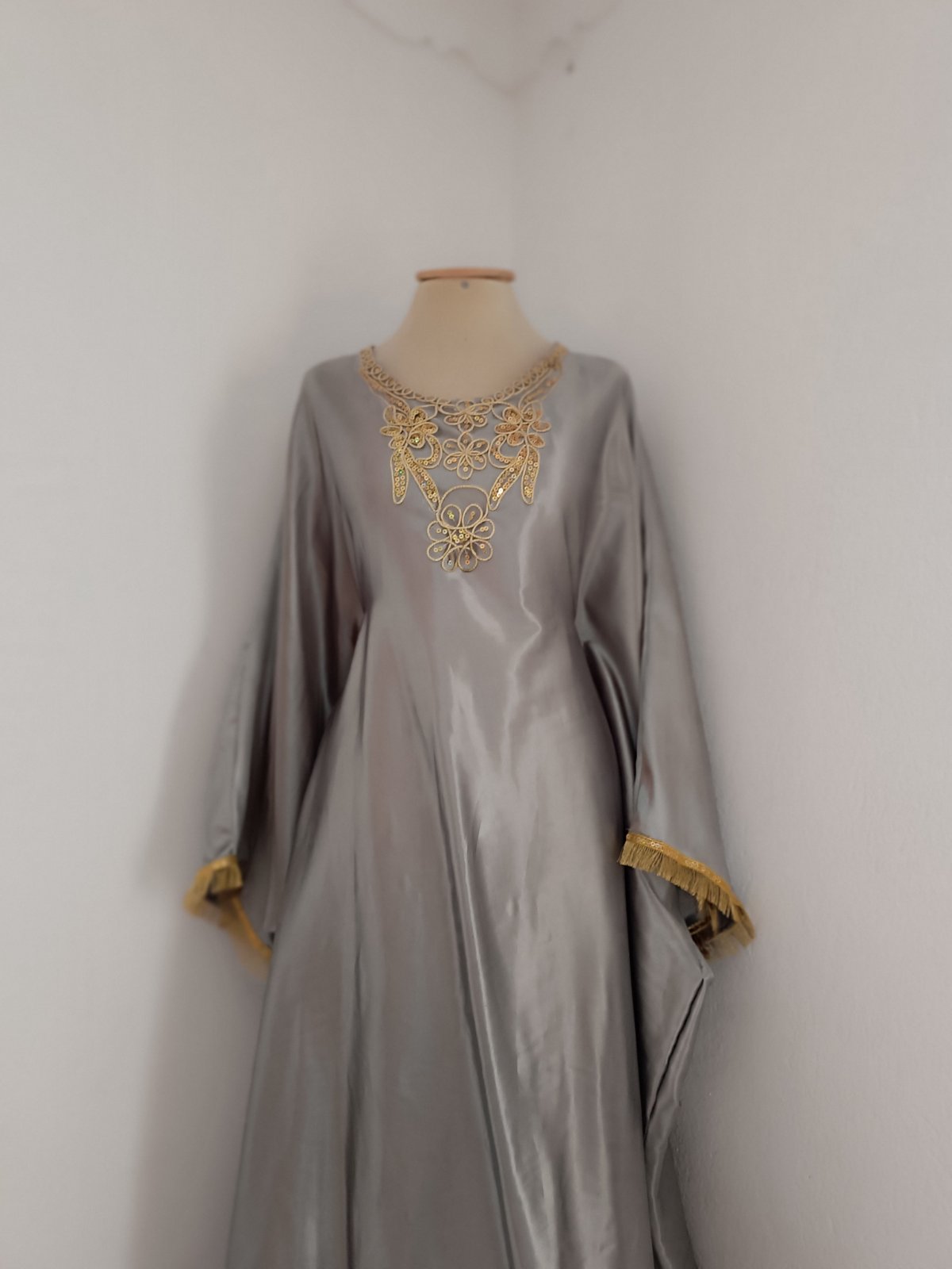 Robe satiné neuf 