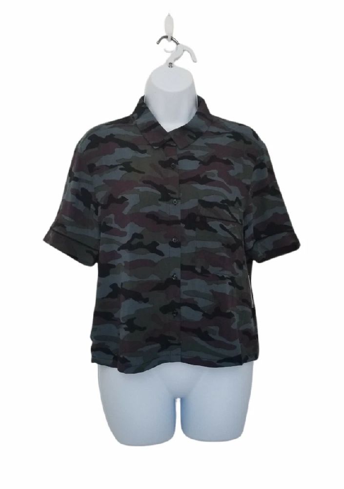 Forever 21 Womens Camouflage Shirt Size Medium Short Sleeve Button Up