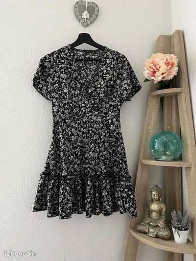 Robe longueur midi noire à fleurs blanches Shein T38/M