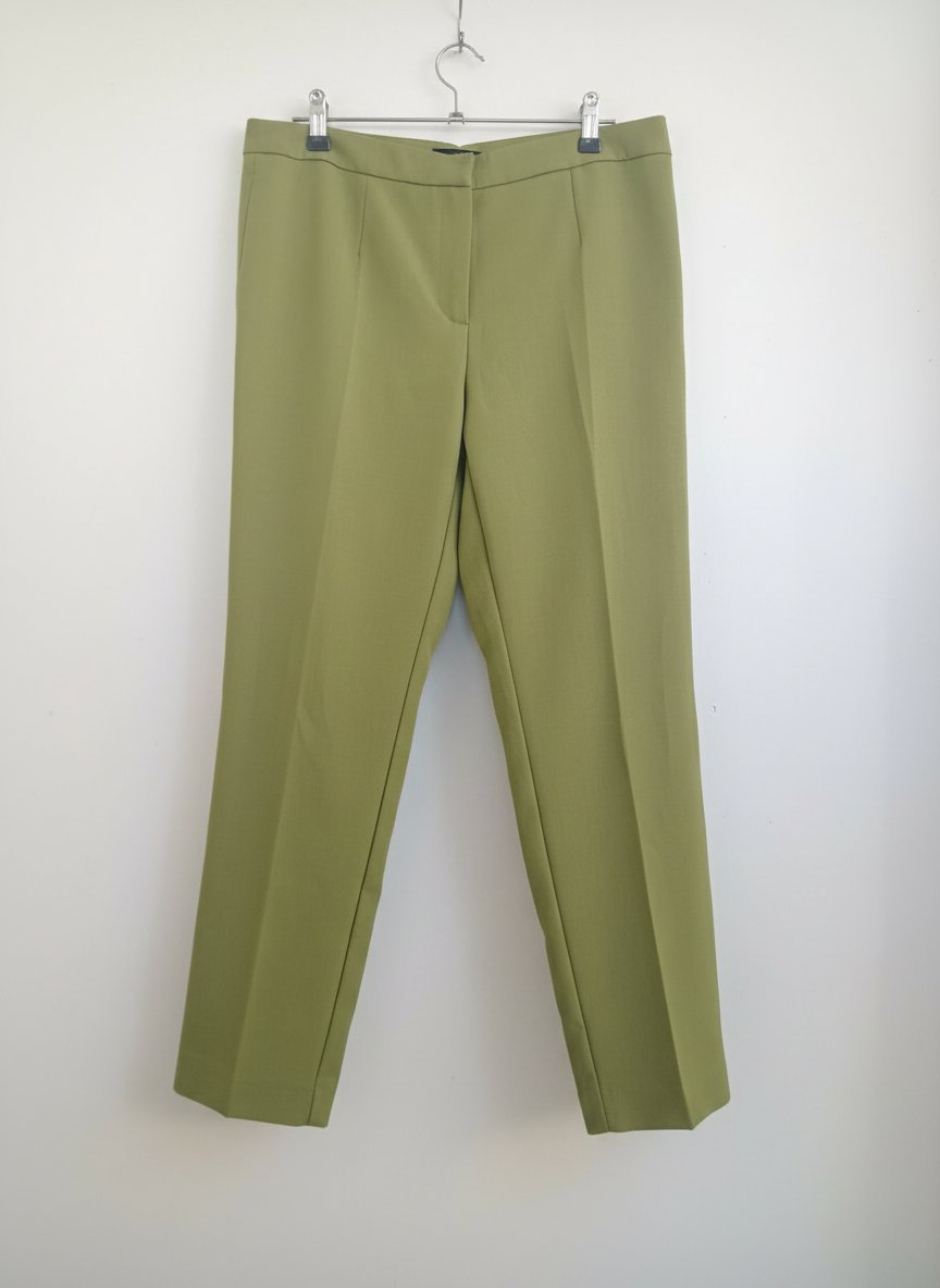 Pantalon tailleur vert olive chic et structuré