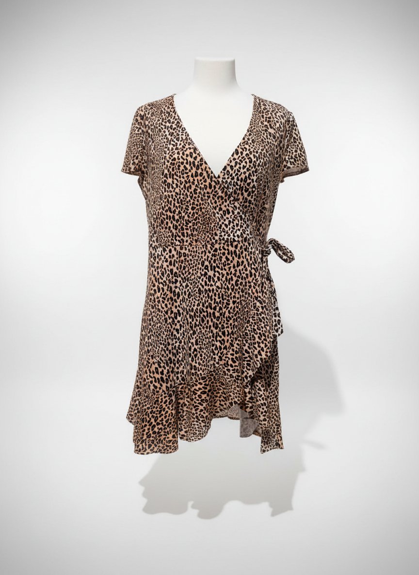 Élégante et sauvage : Robe portefeuille imprimé léopard