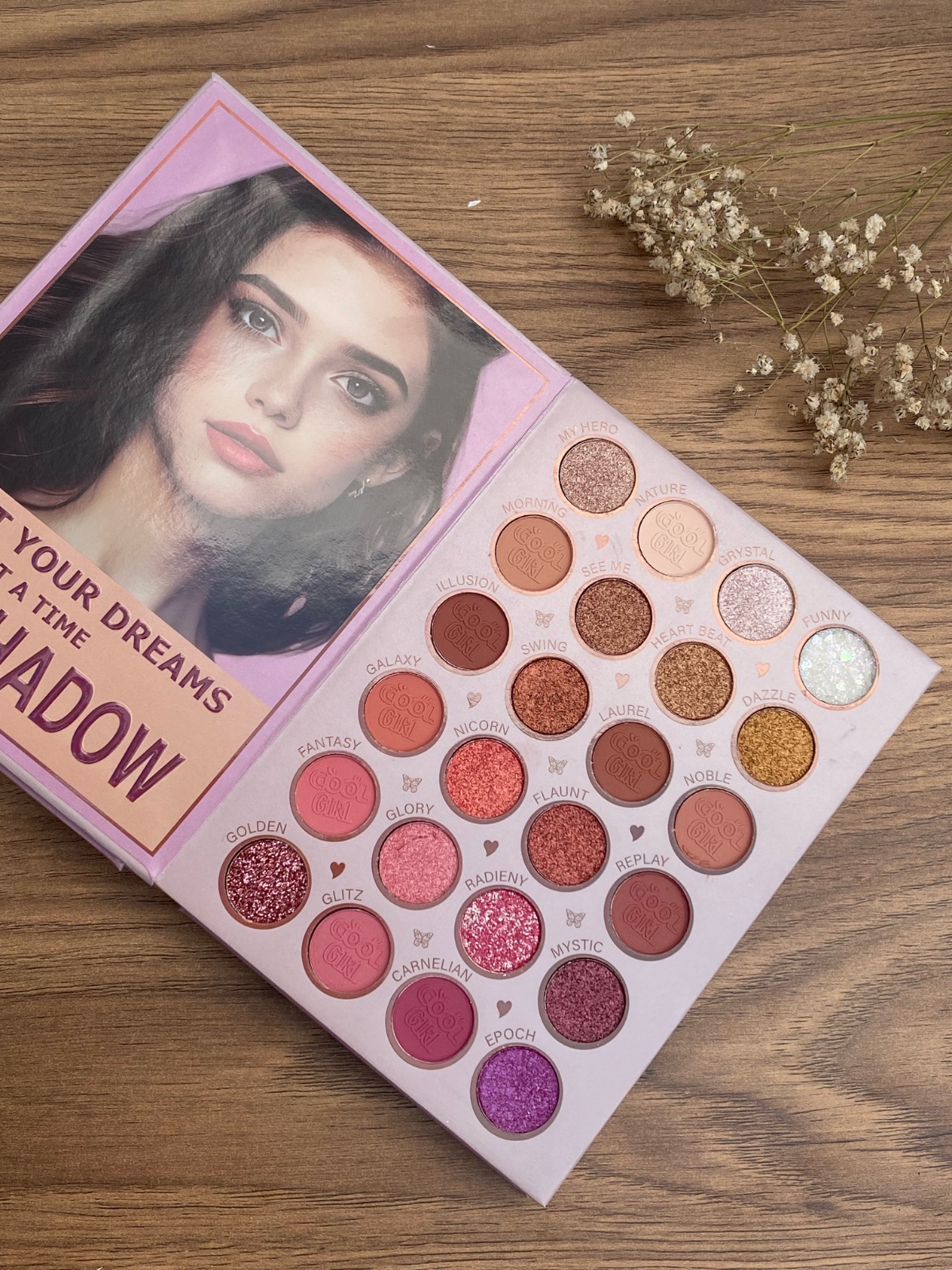 ✨ Romantic Bird Makeup Book : L'incontournable palette multifonctionnelle pour un look irrésistible au quotidien ! 😍