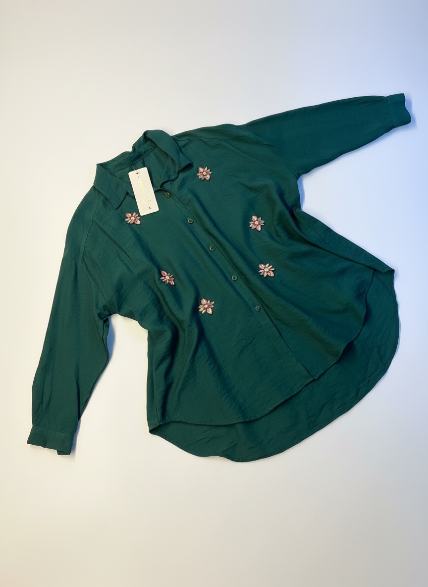 Chemise Chic Ornée de Pierres Cristallines – Elégance 