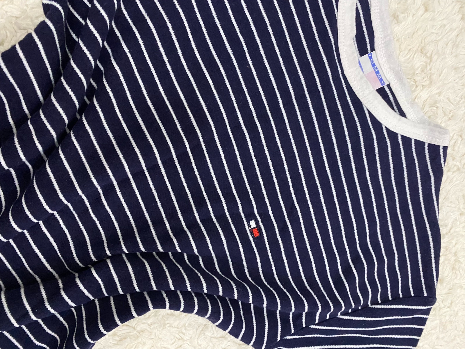 T-shirt Tommy Hilfiger Original – Style Marin (Très bon état) ⚓