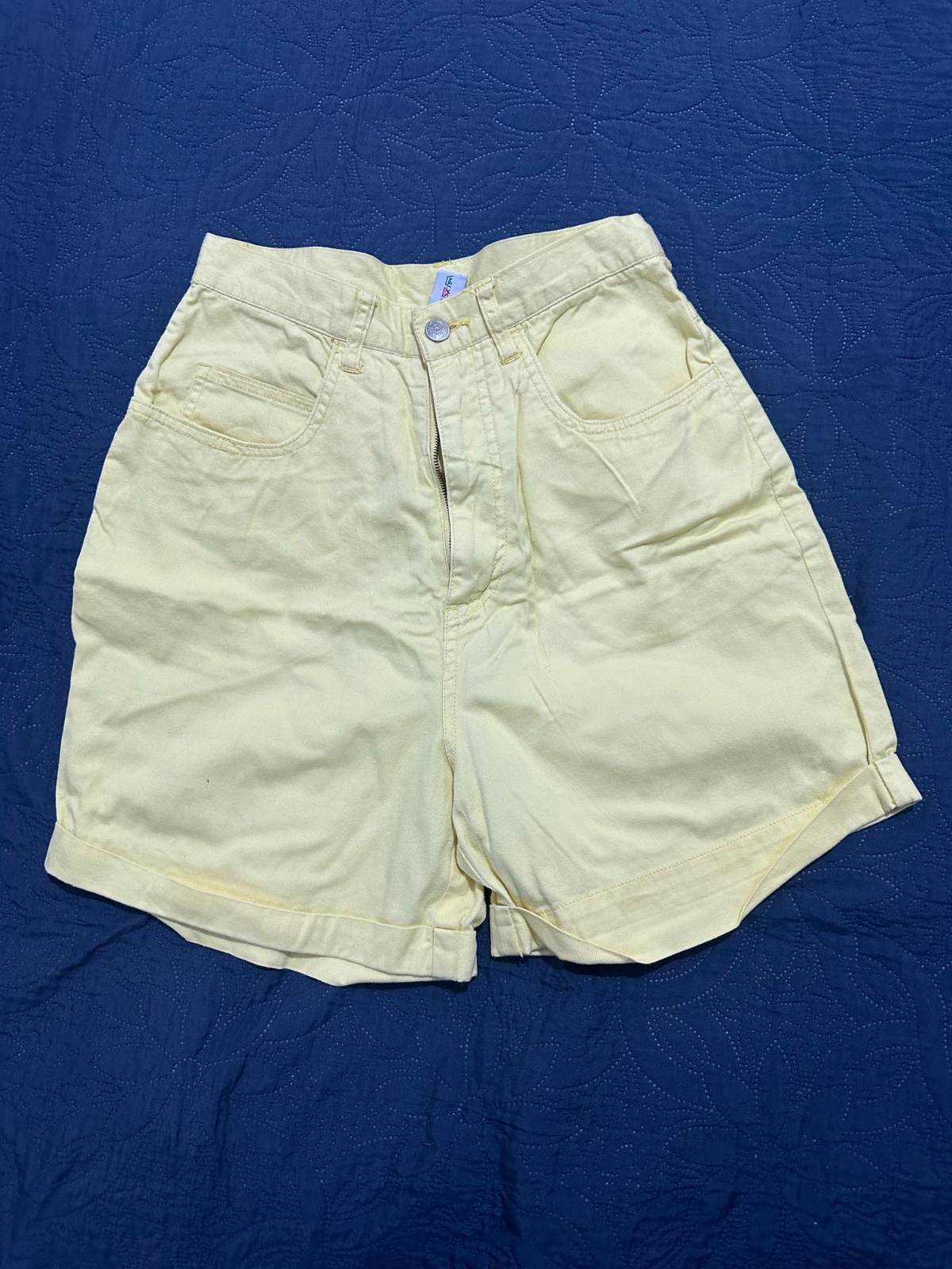 Short Mom Butter Yellow