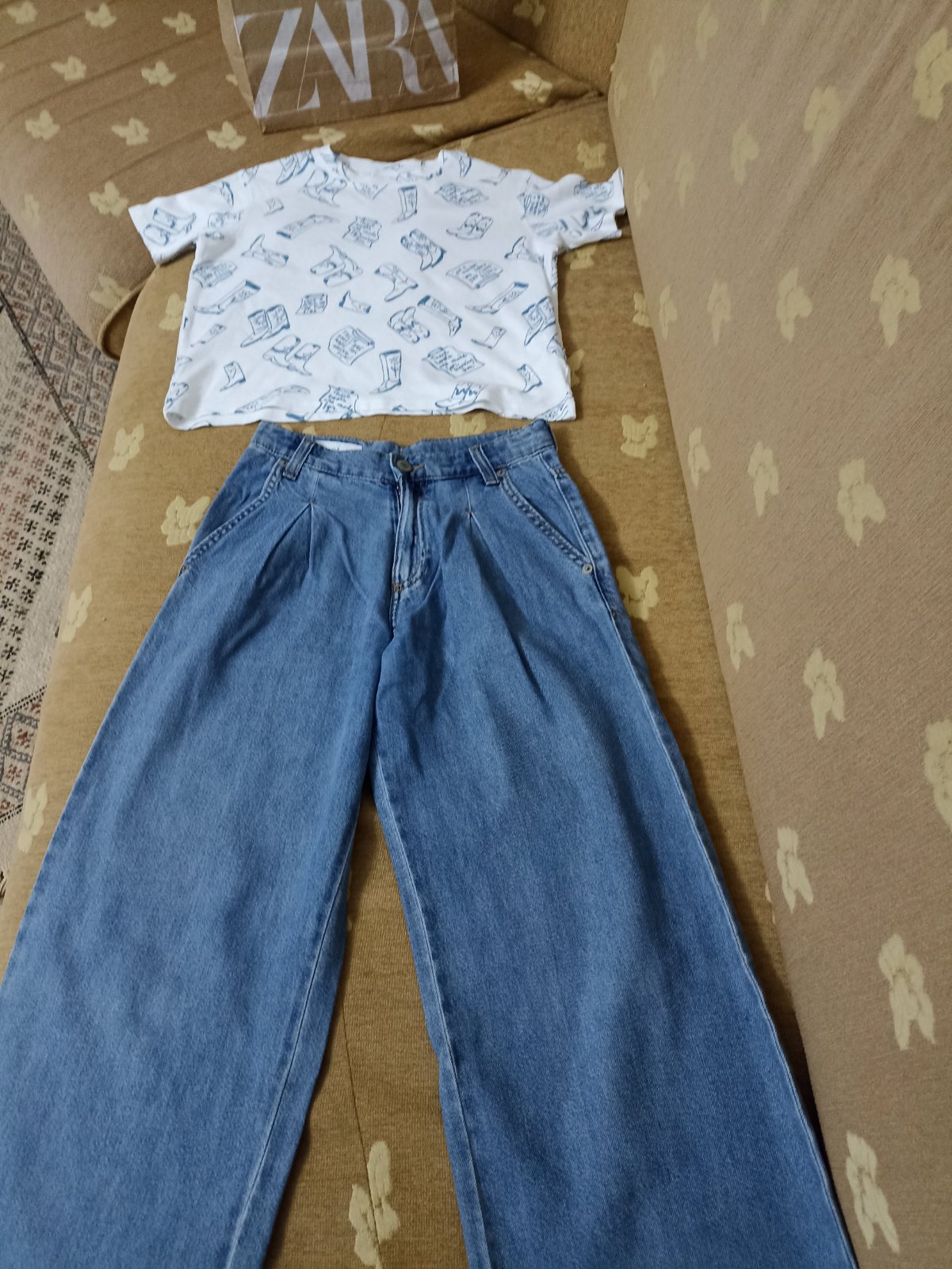 Lot pantalon et t-shirt zara 