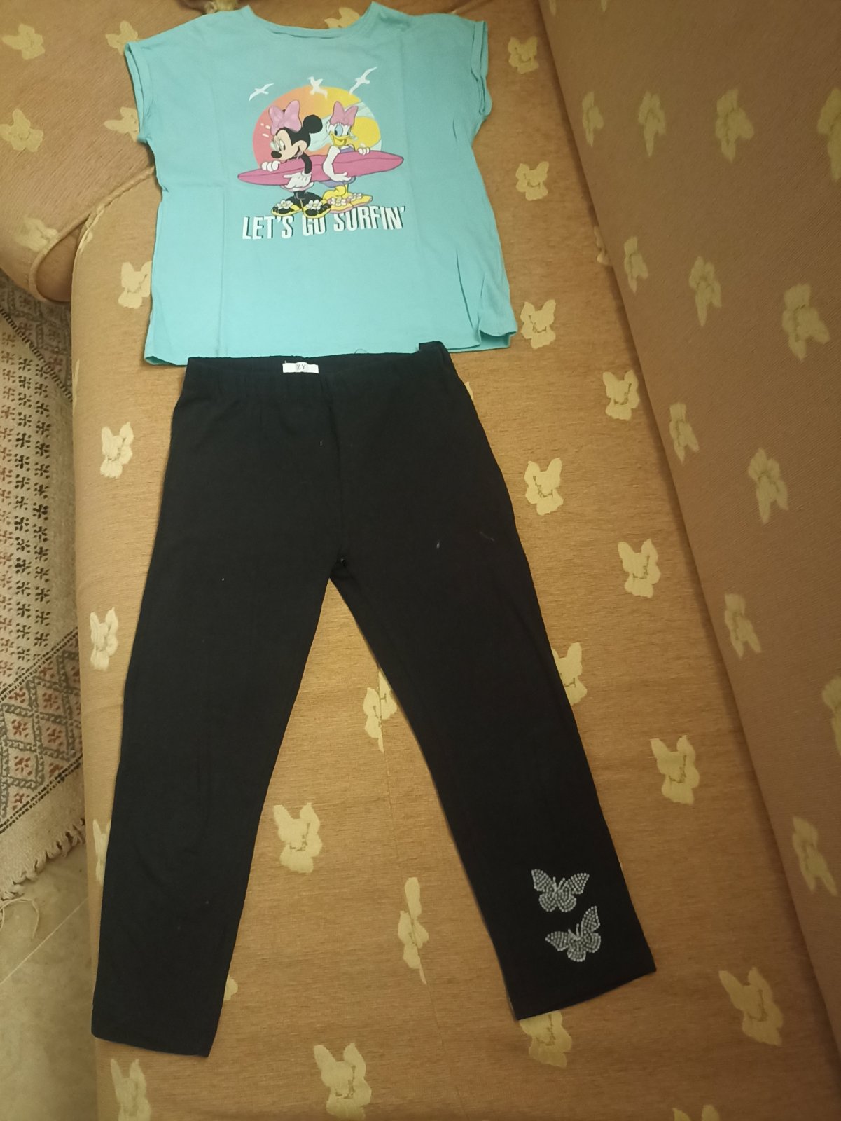 Ensemble t-shirt et legging 