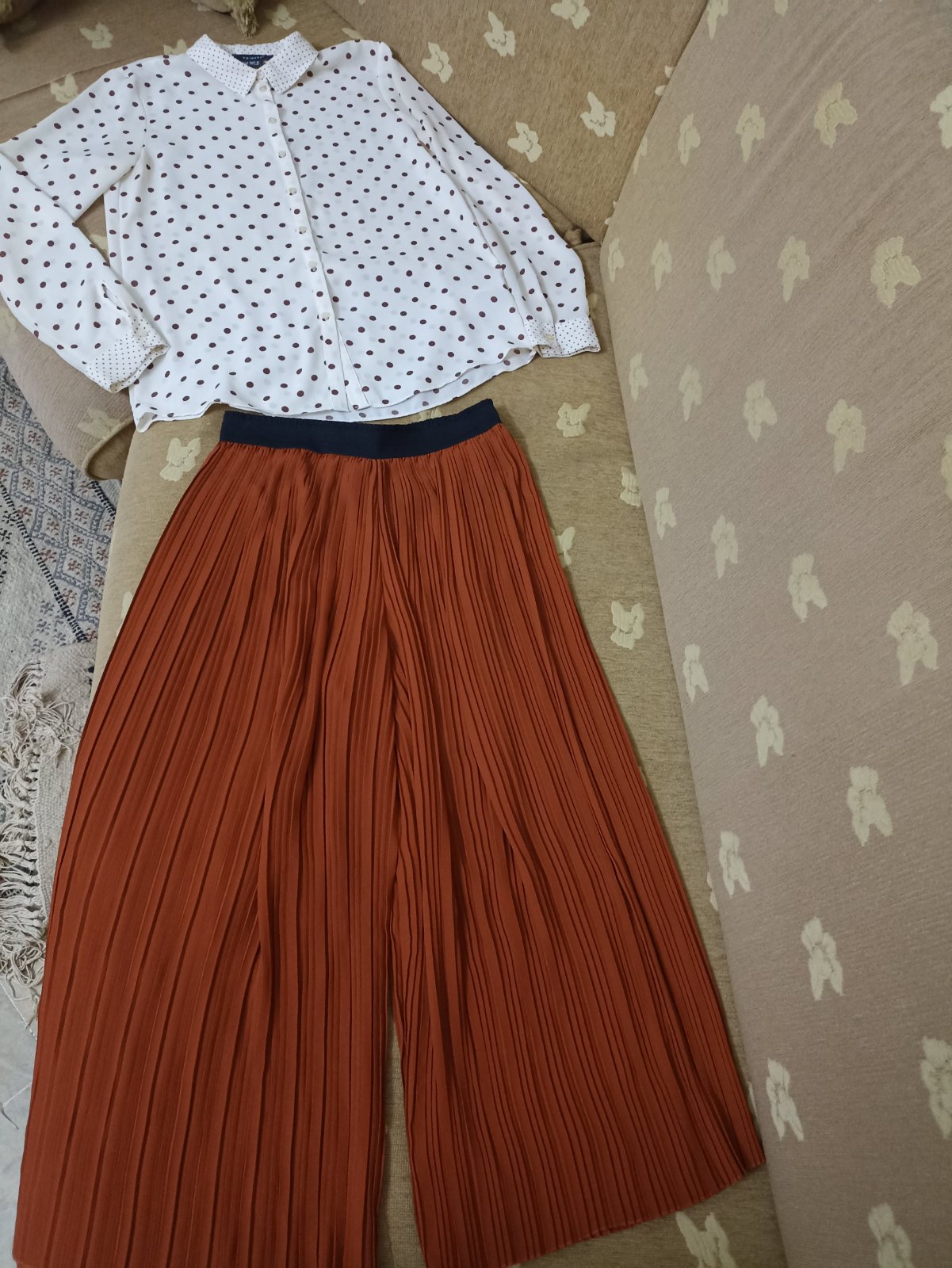 Ensemble pantalon large plissé et chemise
