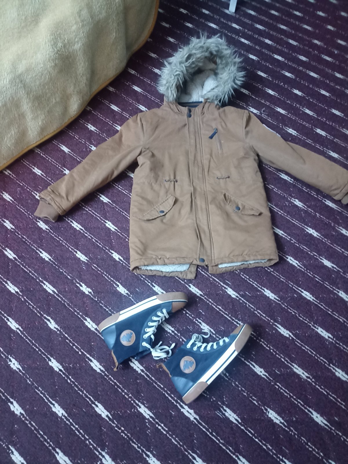 Lot : Manteau et basket 