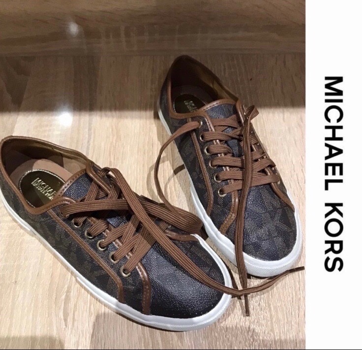 Mickeal kors 