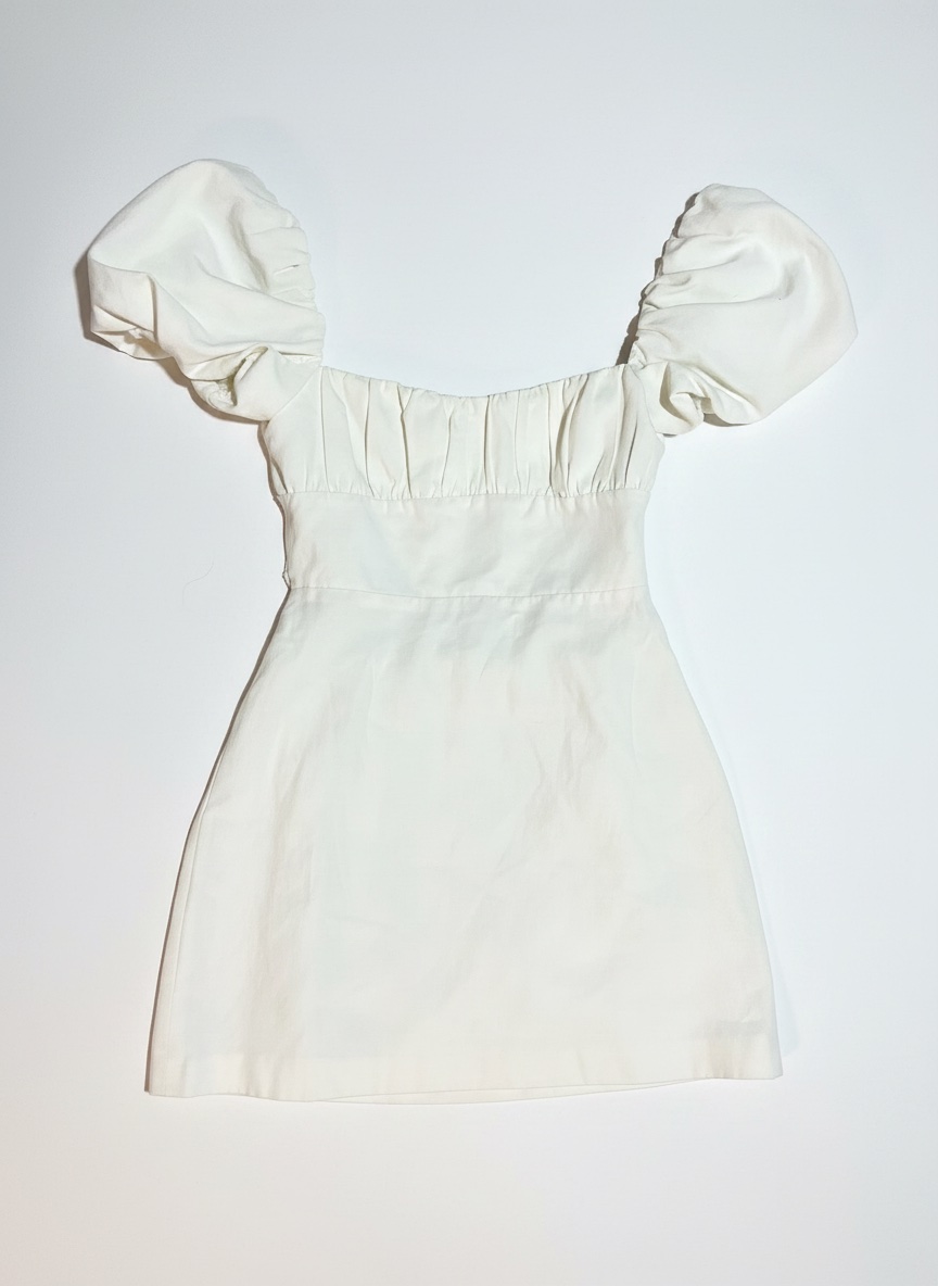 Robe courte blanche Zara dos nus