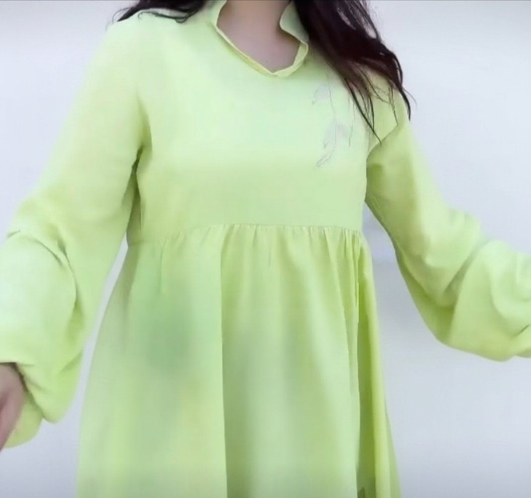 Chemise brodée en viscose trés stylée toute neuve 
