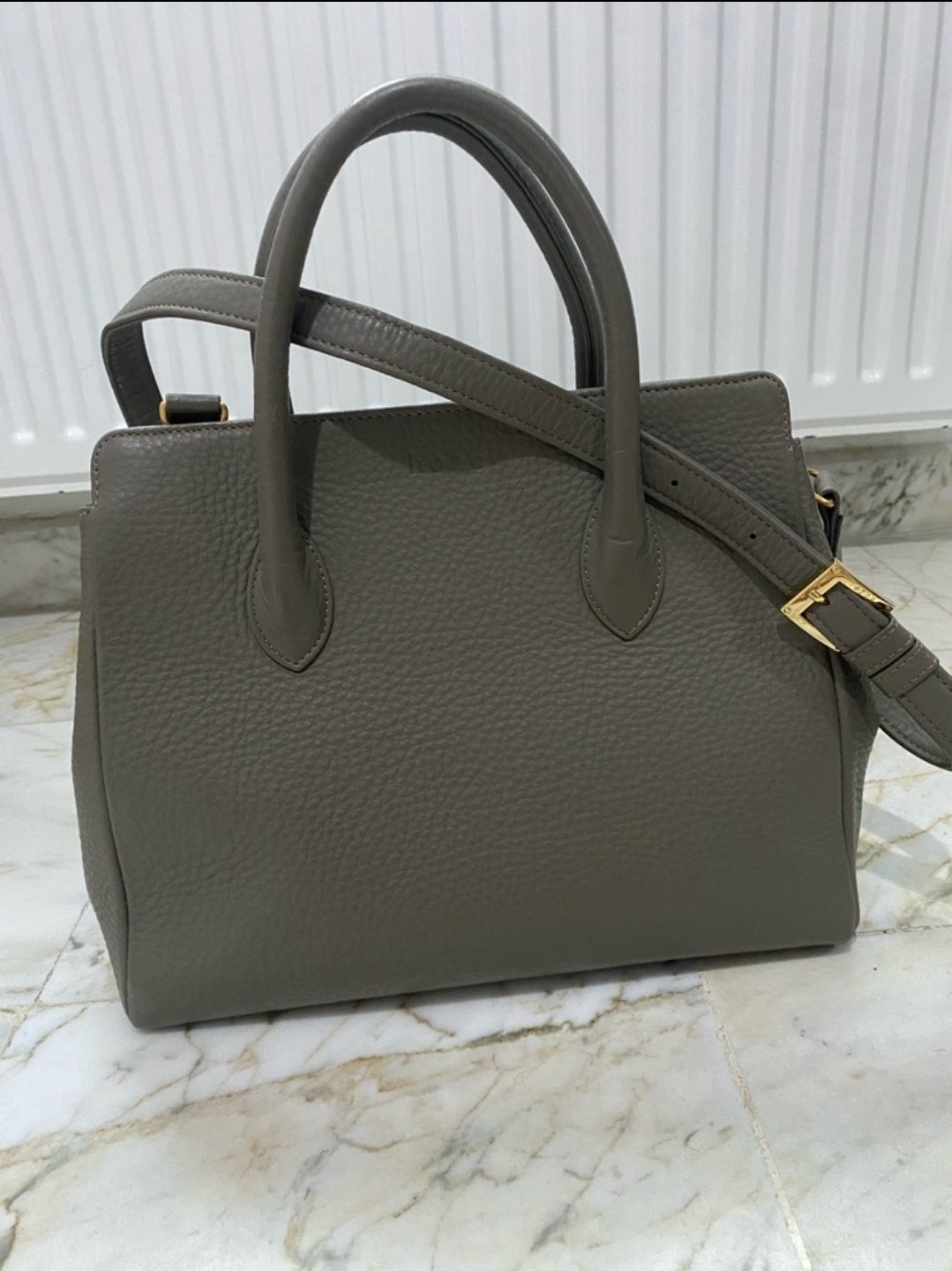 Sac en vrai cuir grainé en excellent état avec bondoulière de la marque Koréenne Hoze