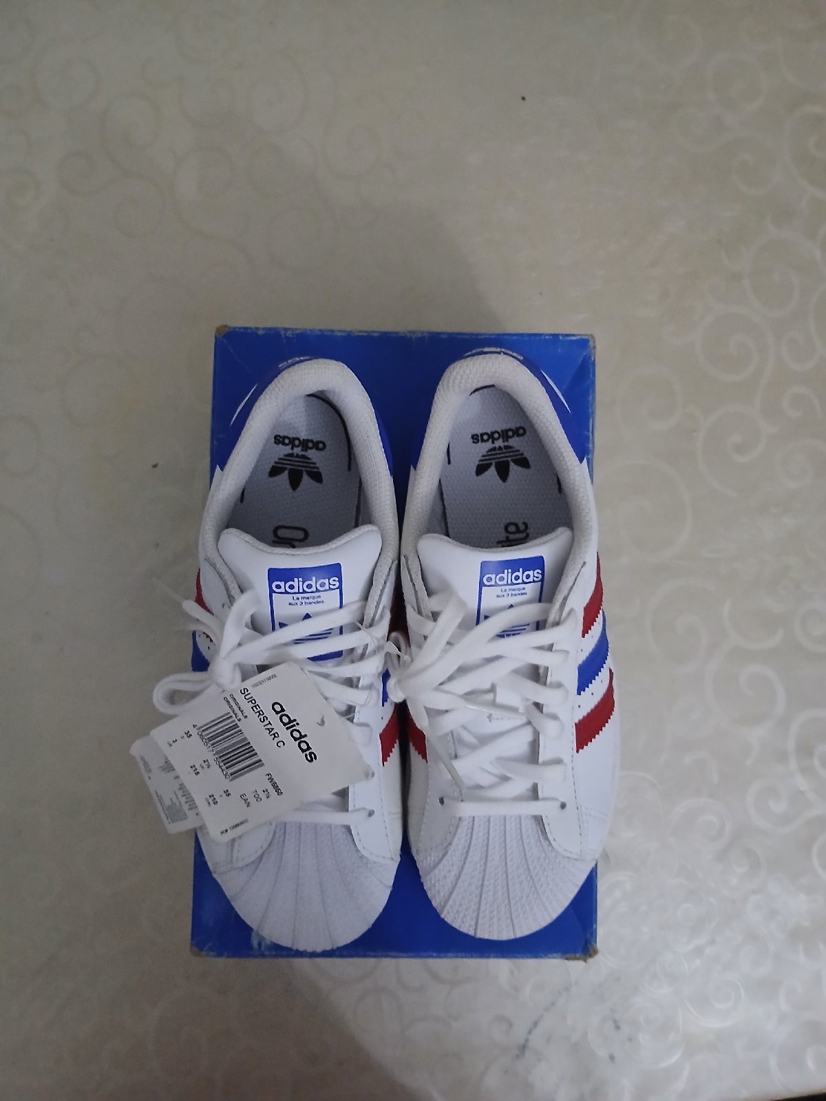 Baskets adidas superstar enfants taille:35