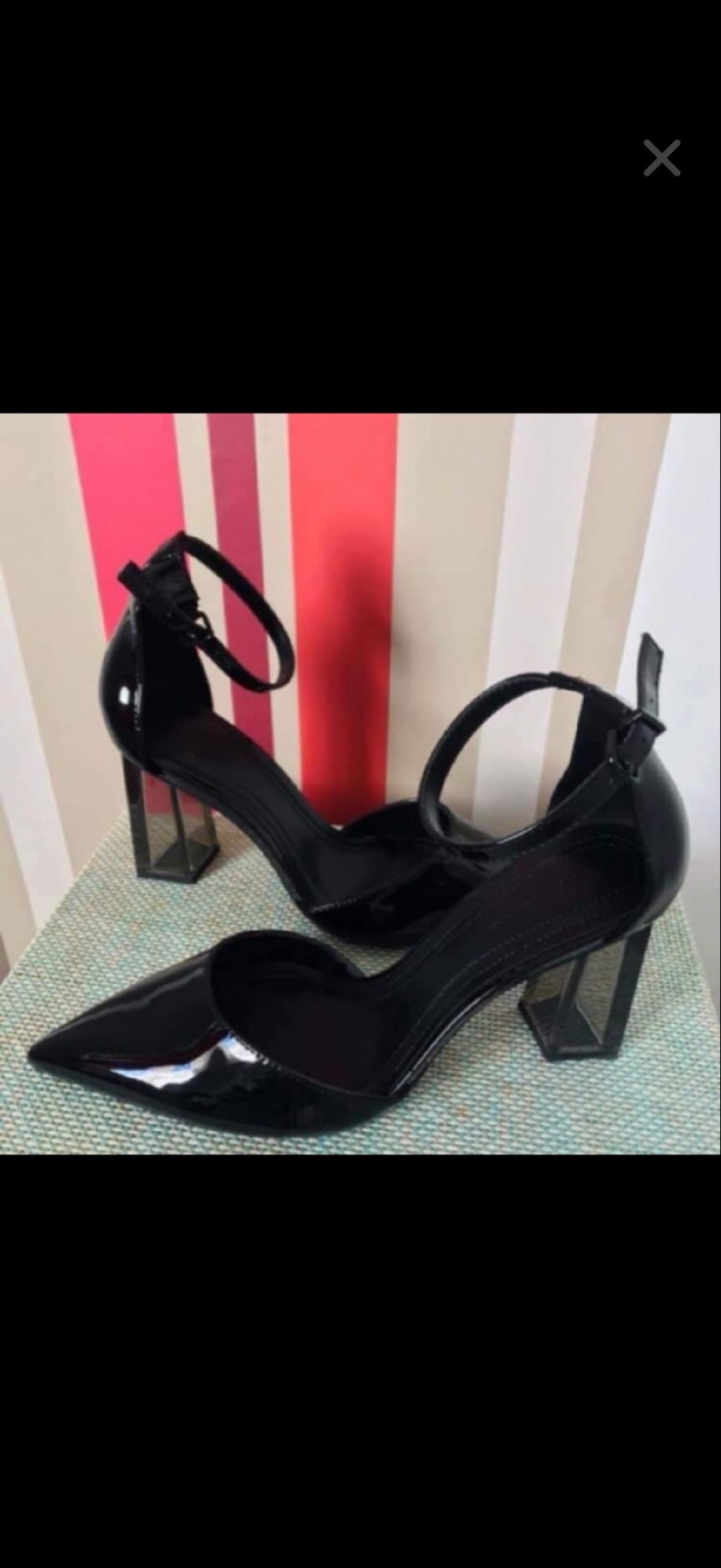 Talons noirs à brides 