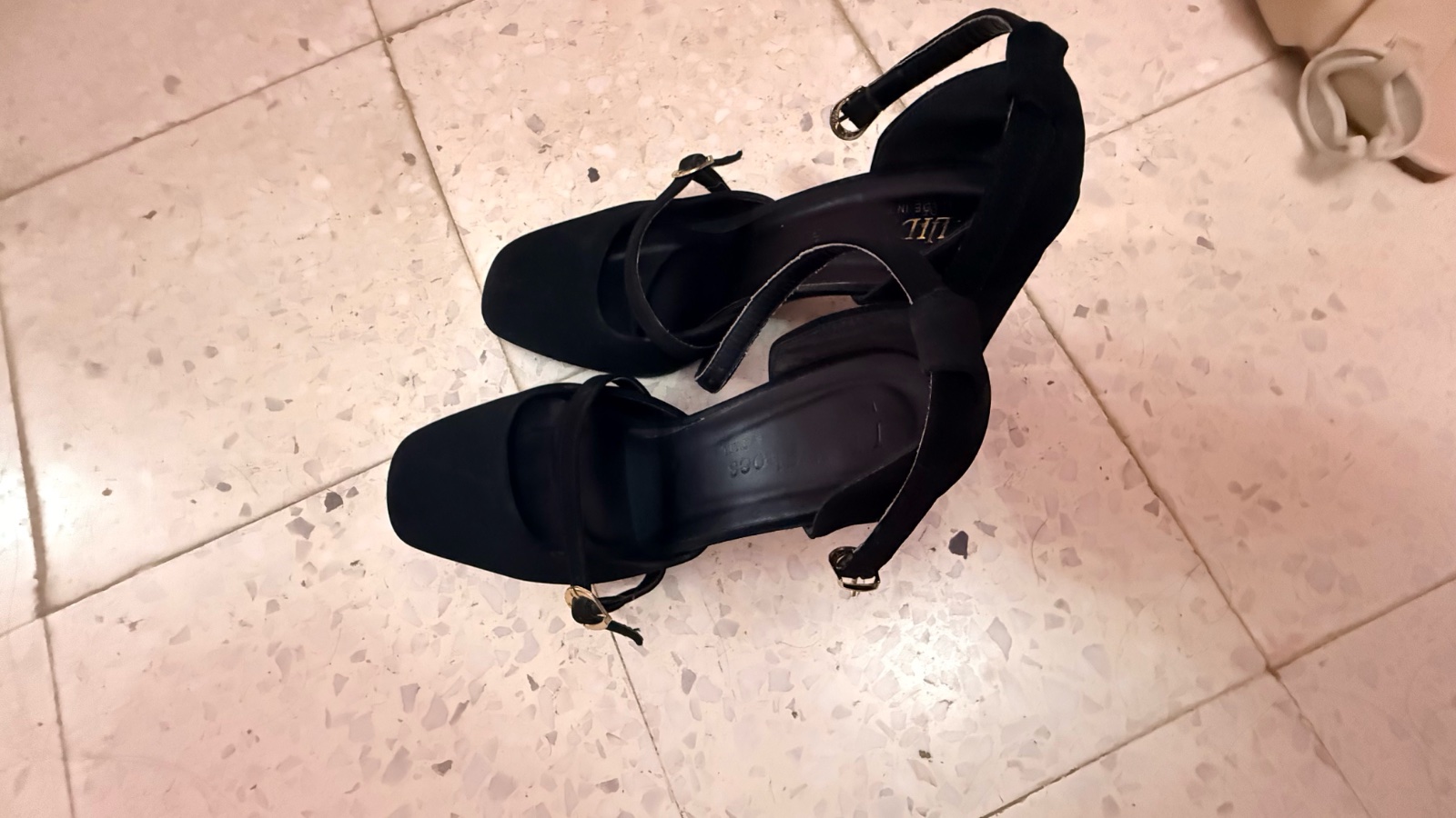 Demi talons noirs peu portés