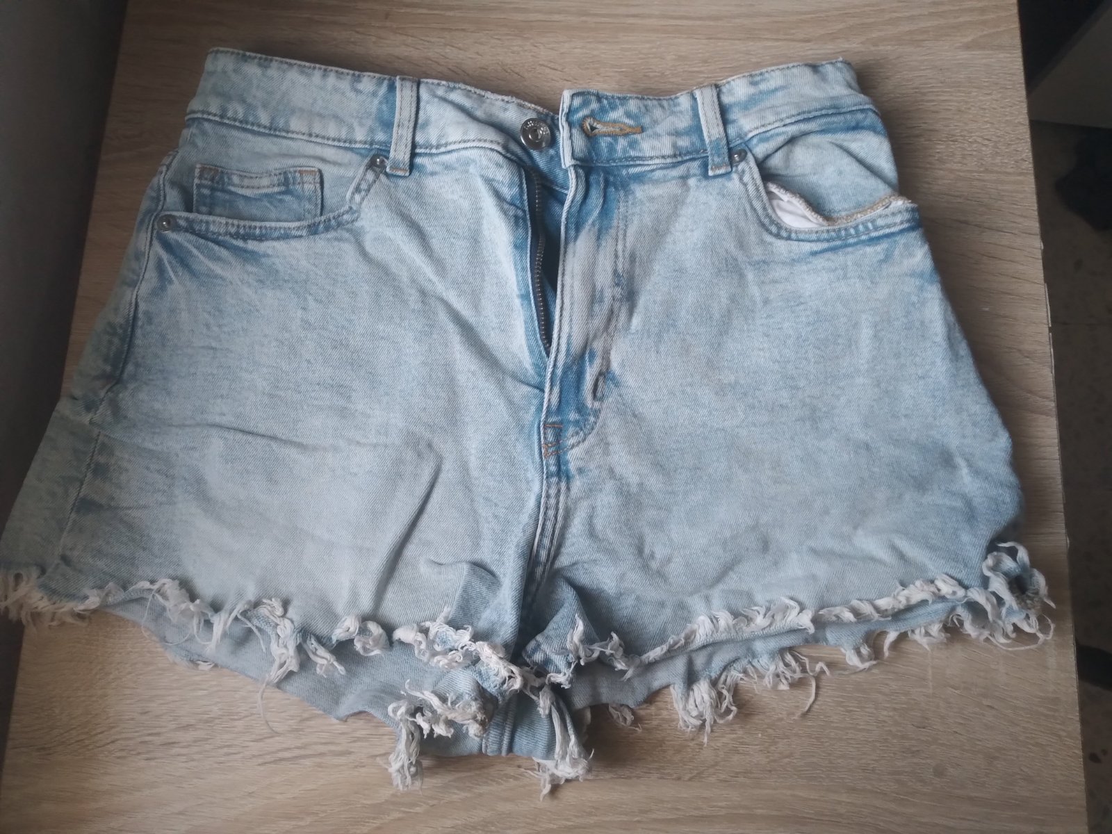 Short en jean clair frangé 