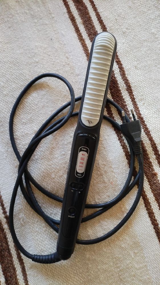 Fer a lisser BRAUN mutlistyler satin haïr 5, plaque 100% céramique ,créateur de boucle ,plaque flottante , réglage de la température de 130c° a 200c° ,170W 