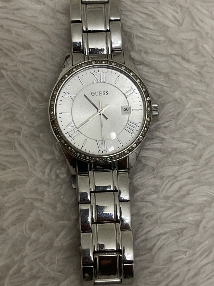 Montre authentique guess en trés bonne etat 