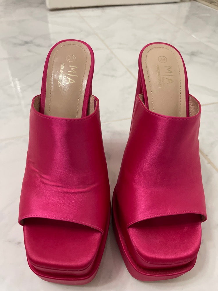 Sabots compensés rose indien de la marque It Shoes, pointure 39.