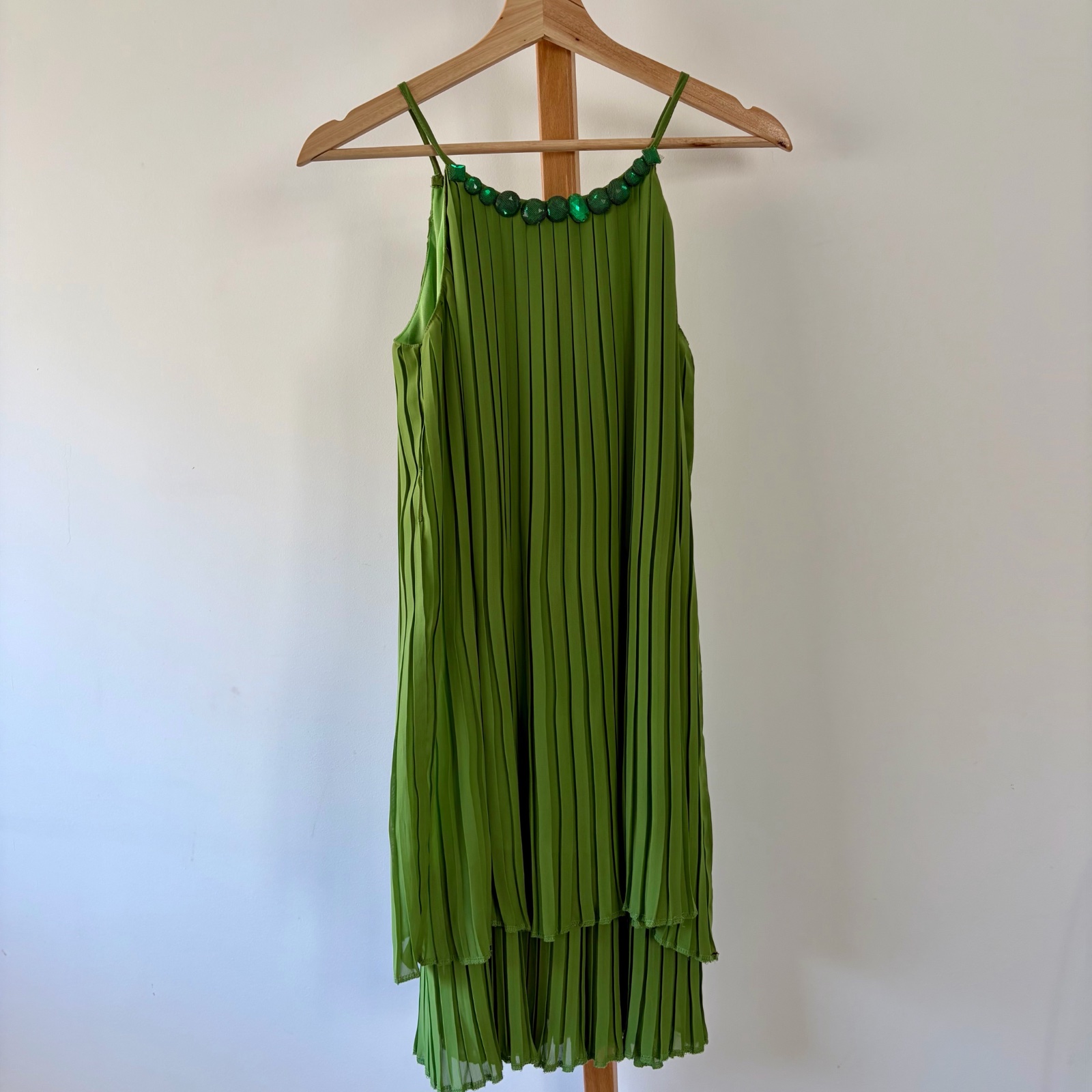 Robe verte plissée