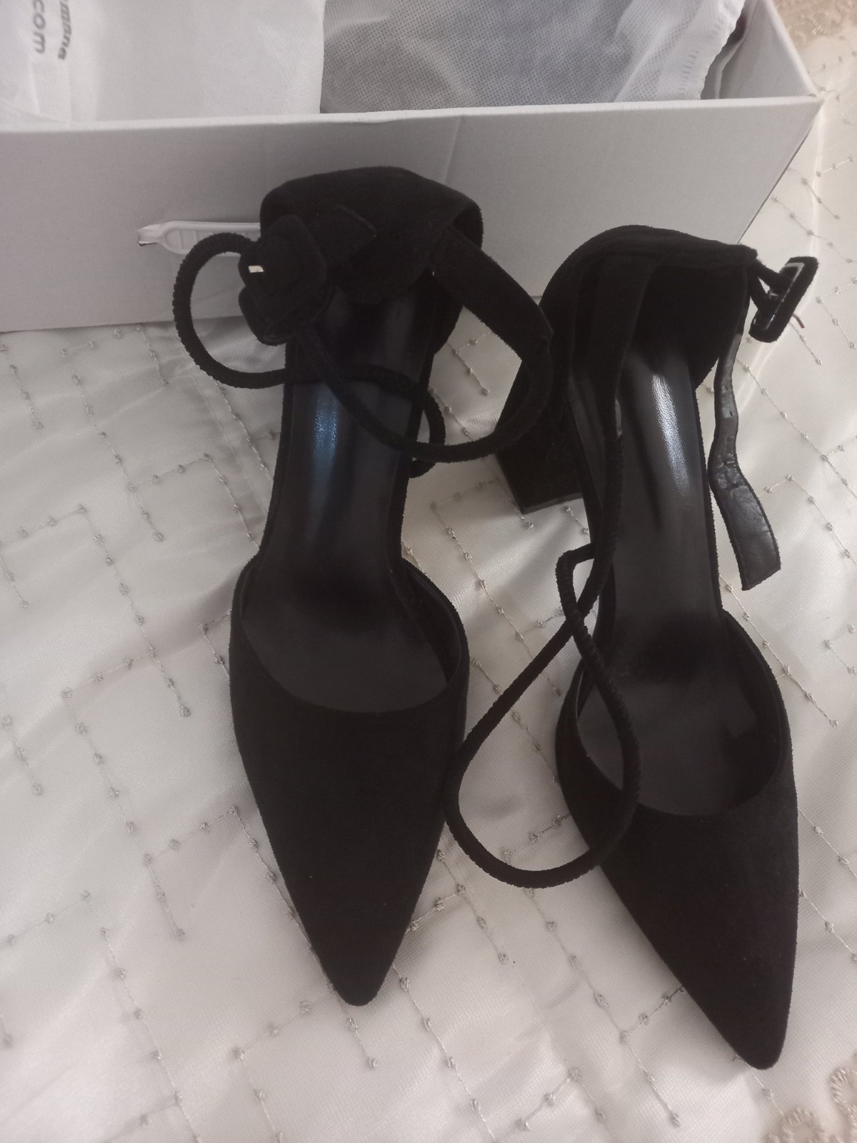 Talon noir avec ceinture 