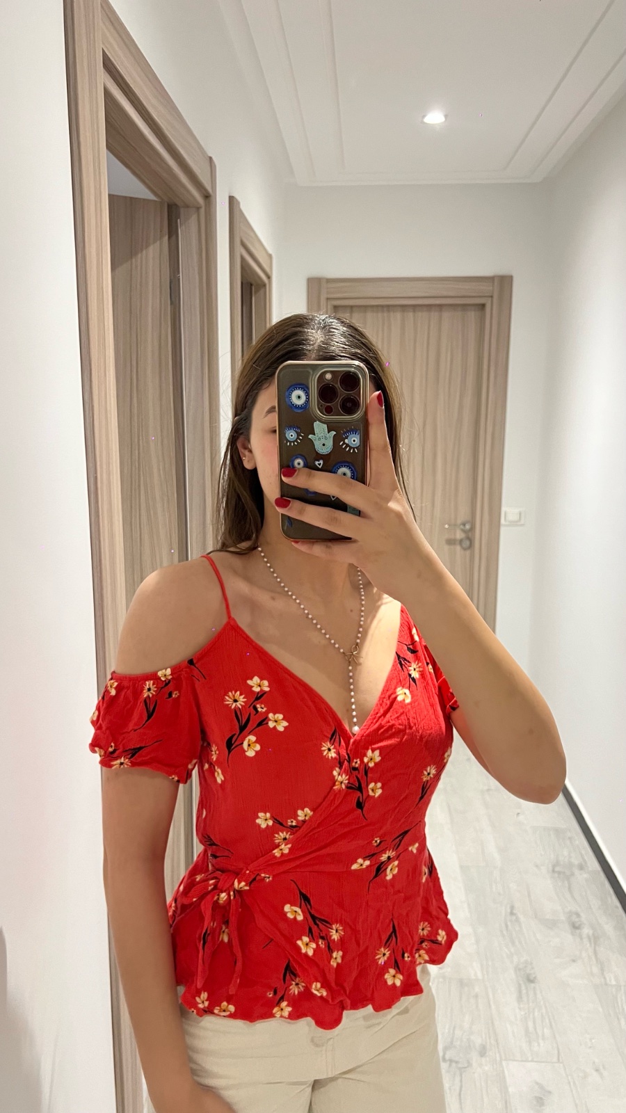 Haut rouge floral style cache-cœur
