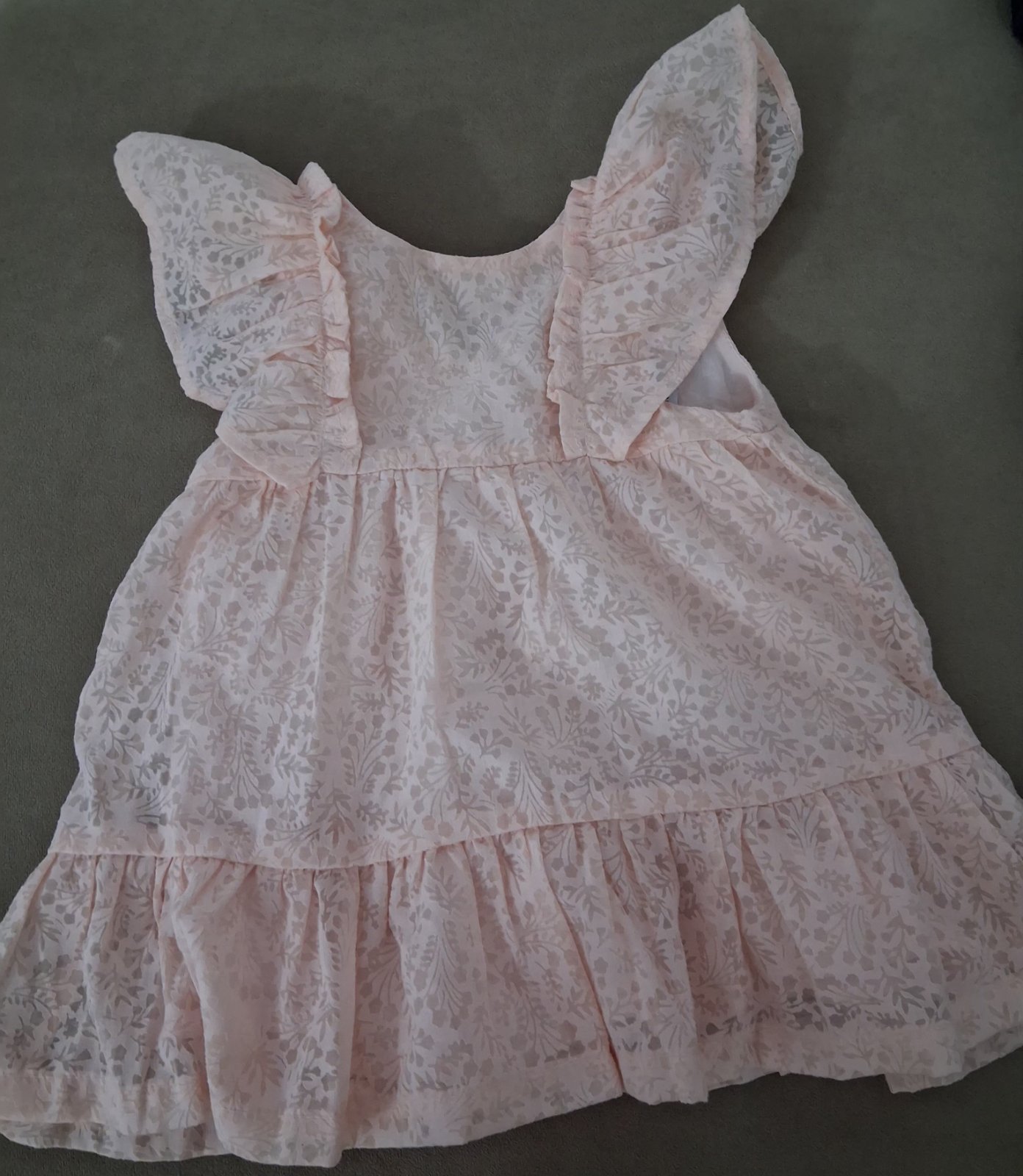 Très belle robe rose pour bébé