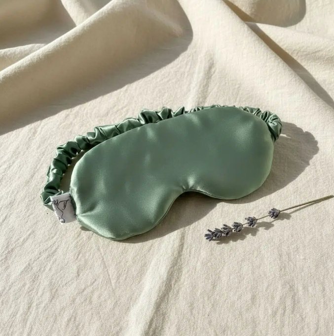Masque de Sommeil en Satin Vert d'eau, Élégant et Relaxant