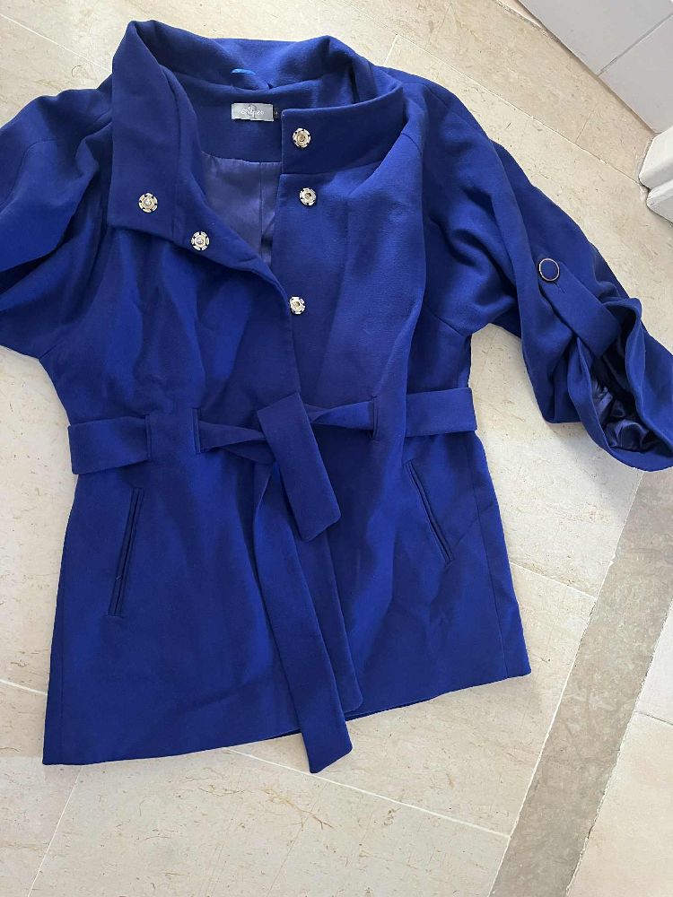 Jolie manteau neuf portée quelque foiq cachmire rzin dafdouf importée très classe ylabes 40 et 42