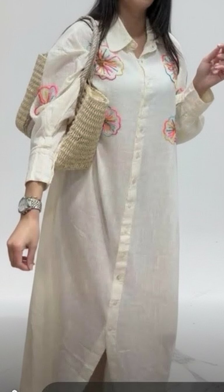 Très jolie robe chemise standard tissu c'est le vrais 9amraya neuf avec étiquette 