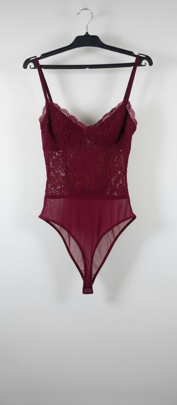  body en dentelle bordeaux de la marque New Look. 