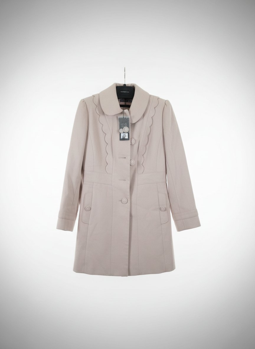 Manteau de la couleur beige 