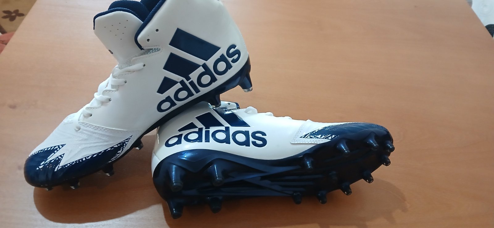Crampons de football Adidas – Très bon état – Pointure 43