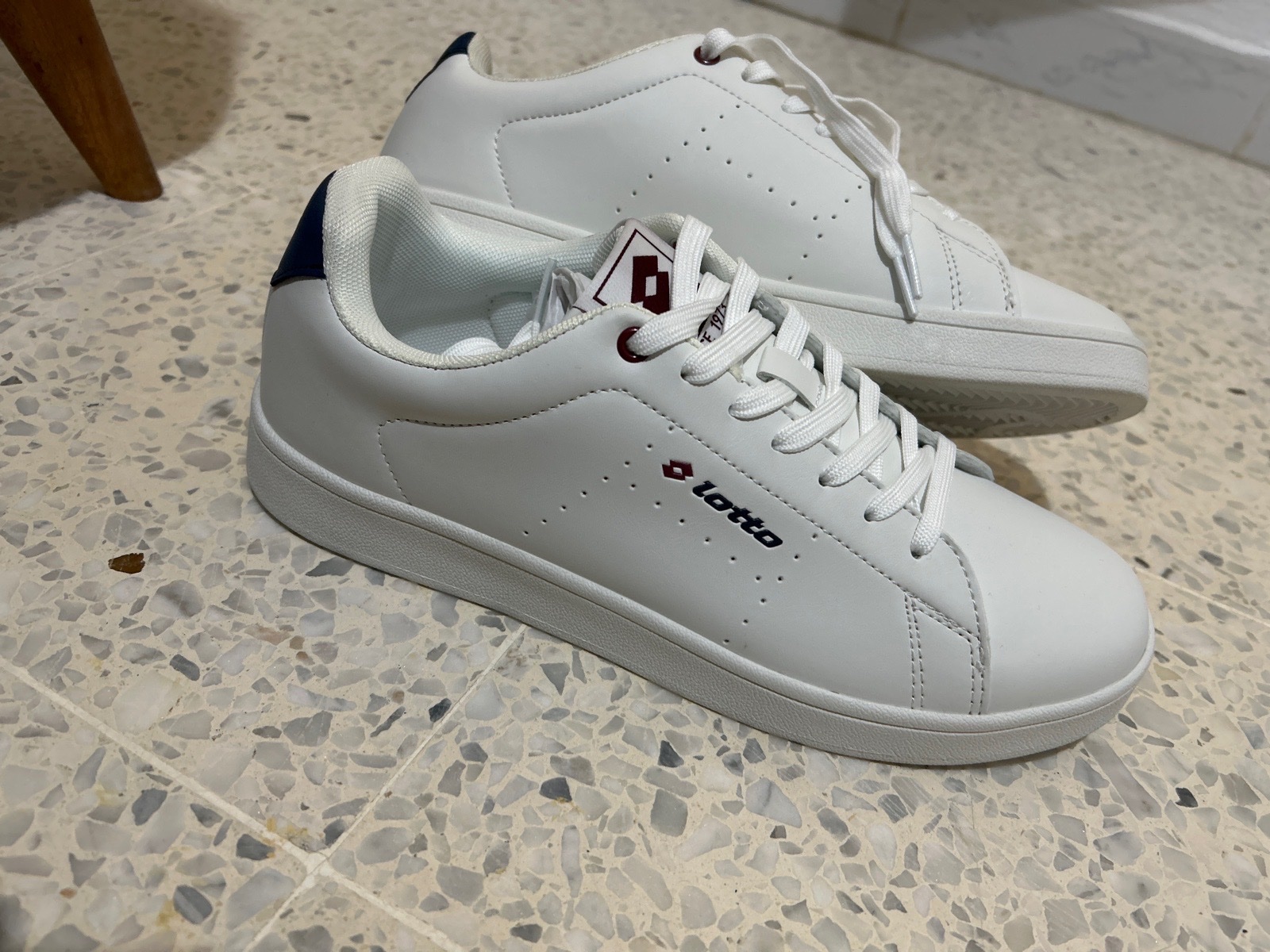 Baskets Lotto blanches neuves jamais portées