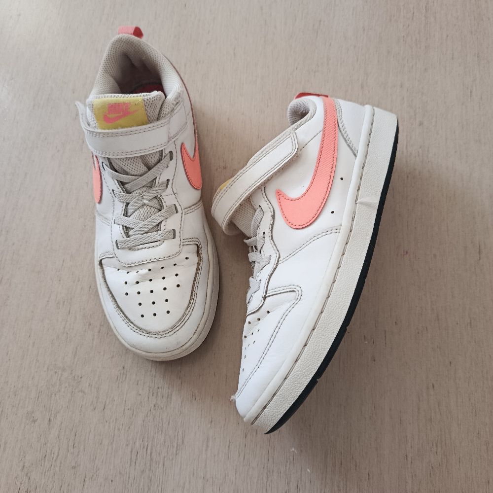 Je vide ces baskets Nike pour fillette p.35