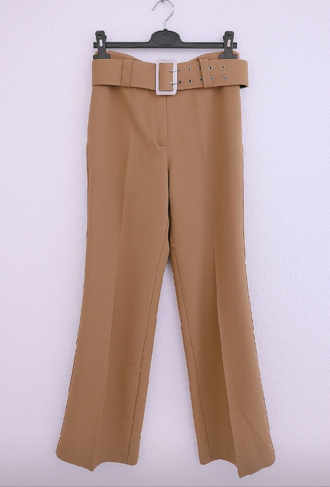 Pantalon high qualité avec ceinture large couleur Camel 