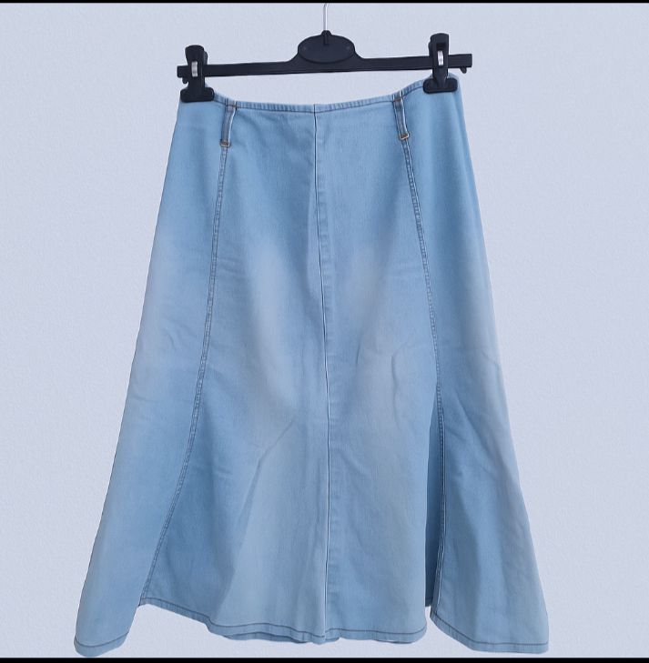Jupe à panneaux en jeans delavé 100% coton couleur bleu ciel 