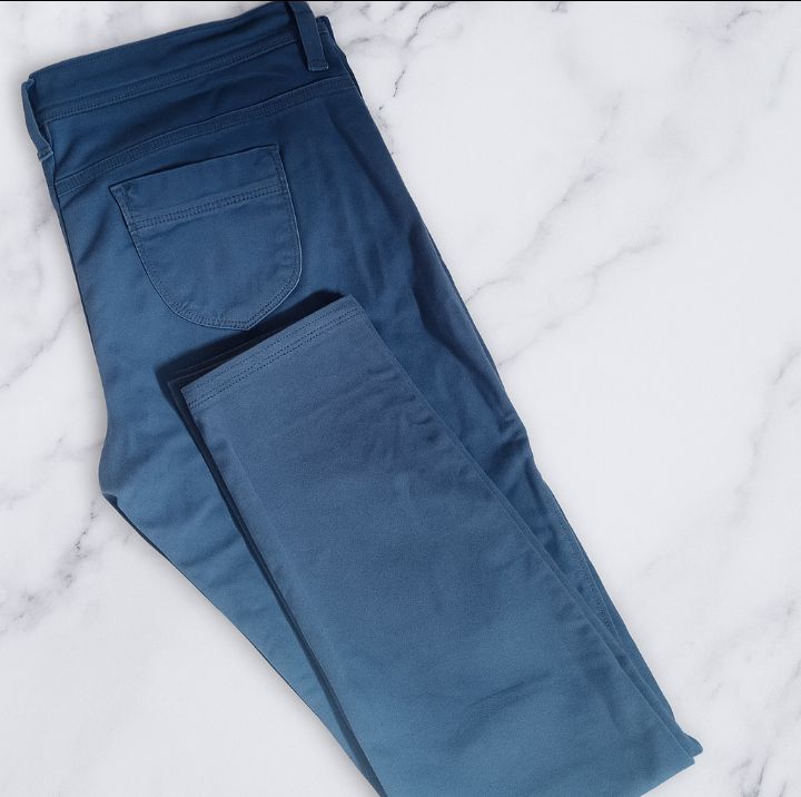 Pantalon jean 97% cotton , couleur bleu style slim de la marque Benetton 