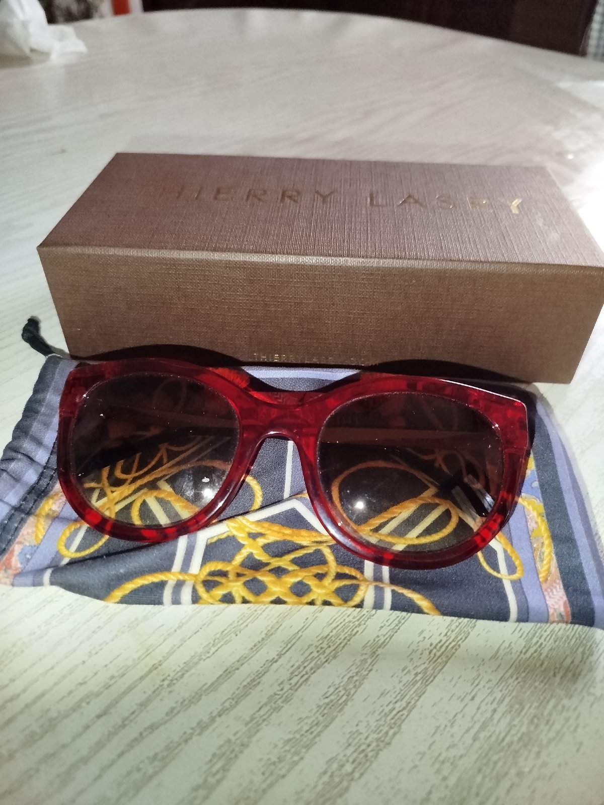 Lunettes solaires de la marque Thierry lasry