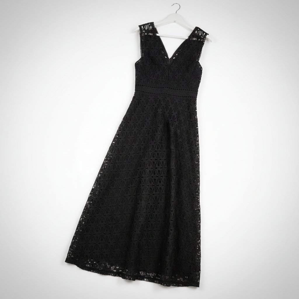 Robe noire soirée et classe de la marque  sandro 