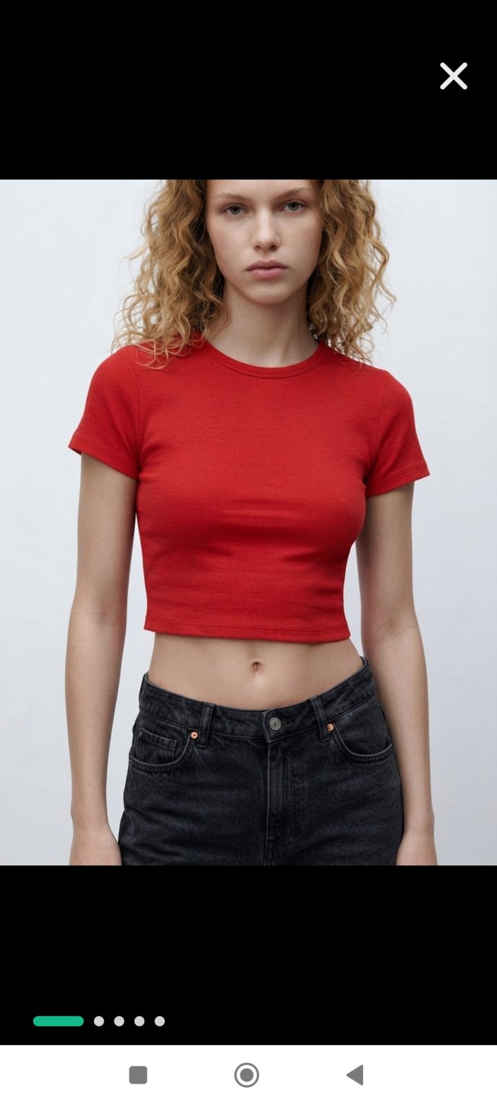 Crop top / T-shirt court rouge — Zara