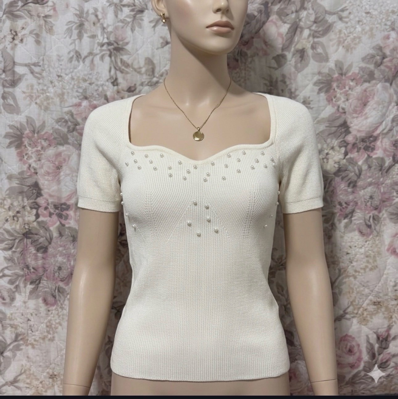 Top jaune pastel avec des perles taille S ou M