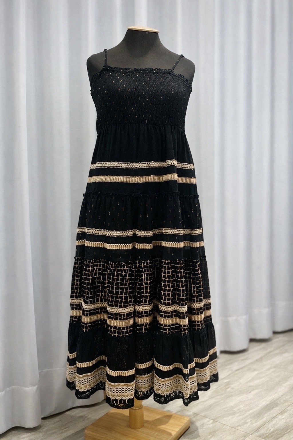Robe noir style boheme 