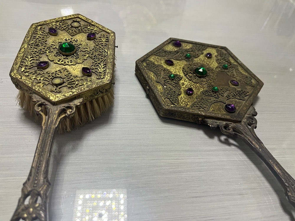 Mirroir et brosse antique 