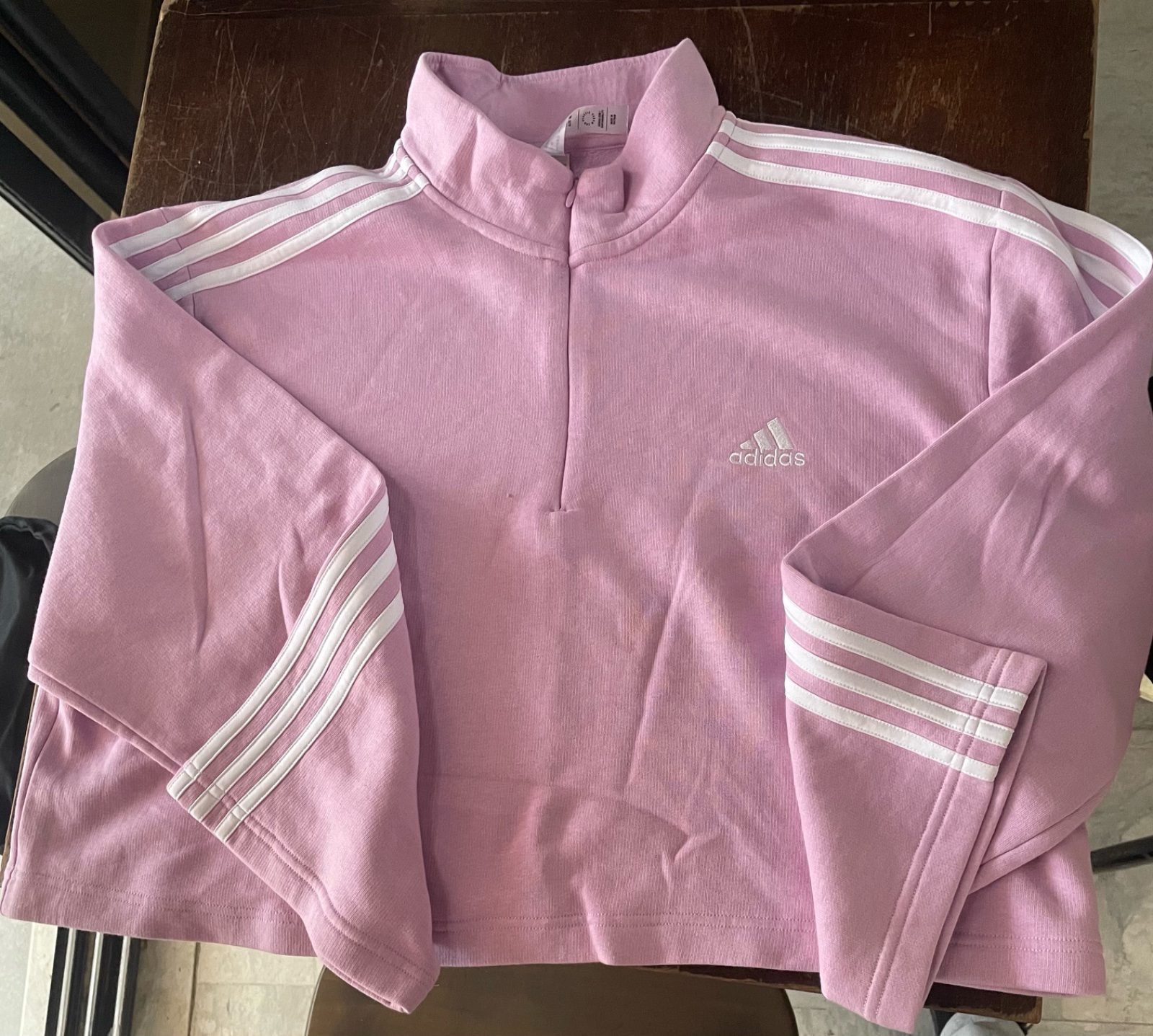 Sweat rose poudré, style sportif & tendance